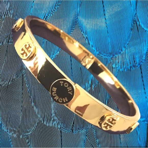 TORY BURCH STUDDED DOUBLE T LOGO BRACELET MILLER STUD HINGE, 7MM - Picture 3 of 5